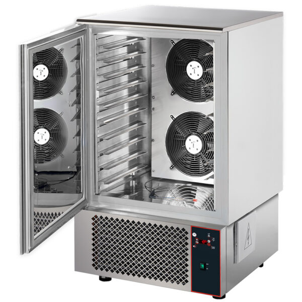 urządzenie służące do szybkiego schładzania lub szybkiego zamrażania przygotowanych potrawzaokrąglone rogi komory chłodzącej ułatwiają czyszczenieotwór odpływowy na spodzie komorywbudowany agregatcyfrowy panel sterowaniapojemność: 7 x GN 1/1 lub 7 x 400x600wsad 25/20 kg na cyklschładzanie szokowe od +70°C do +3°C w ciągu 90 minuturządzenie automatycznie przechodzi w tryb chłodzenia +2°C gdy cykl schładzania szokowego dobiegnie końcazamrażanie szokowe od +70°C do -18°C w ciągu 240 minuturządzenie automatycznie przechodzi w tryb chłodzenia -20°C gdy cykl zamrażania szokowego dobiegnie końcarozmrażanie ręcznestożkowa sonda temperatury rdzenia produktu
